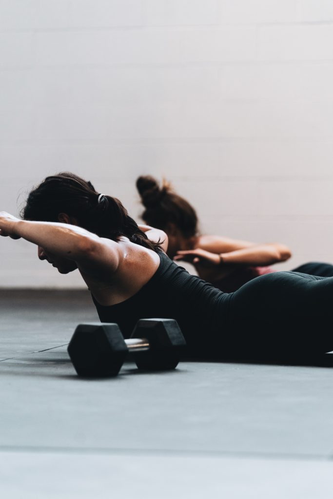 2 women exercising with dumbbells.